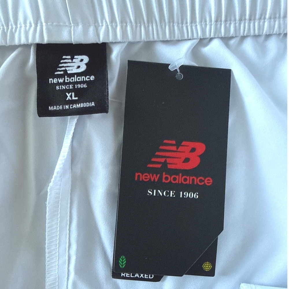 New Balance Relentless Woven Joggers Track Pants Athleisure White Streetwear New - Picture 3 of 8